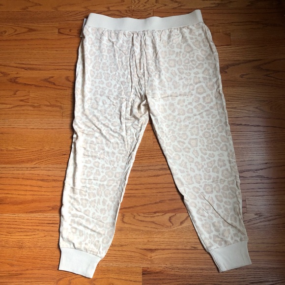 NWT Splendid Joggers, Size XL, Light Beige with Leopard Print - Picture 5 of 13